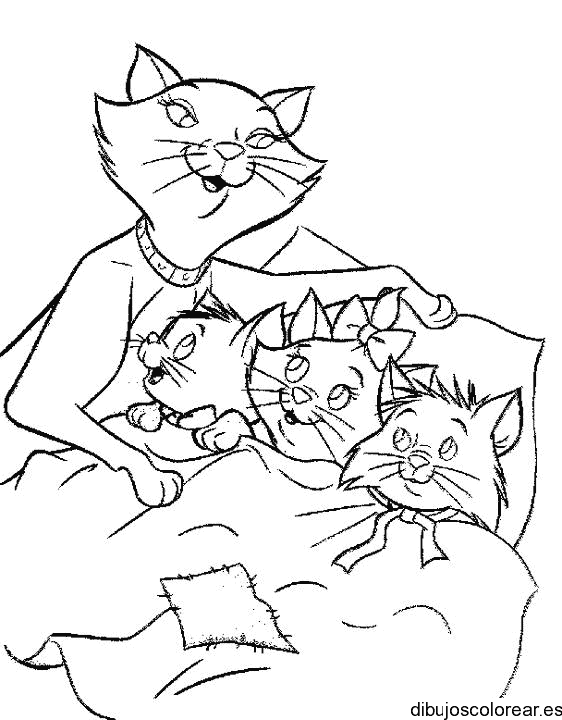 Dibujo de una gata arropando gatitos