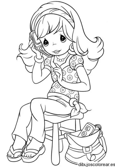 Dibujo de niña hablando por teléfono