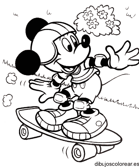 Dibujo de Mickey Mouse en monopatín en el parque