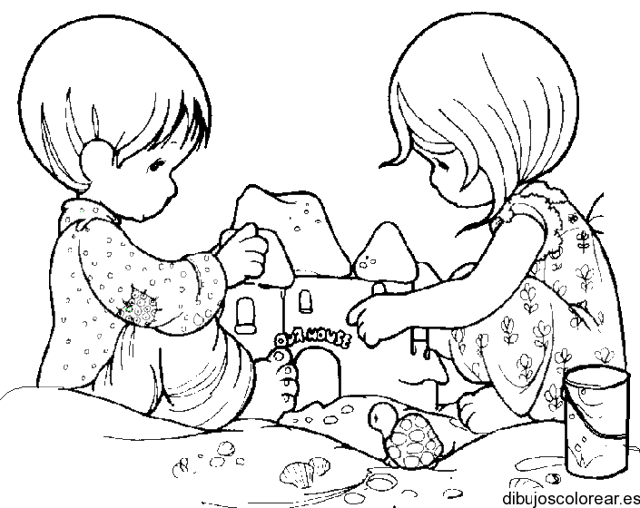 Dibujo de dos niños haciendo un castillo de arena