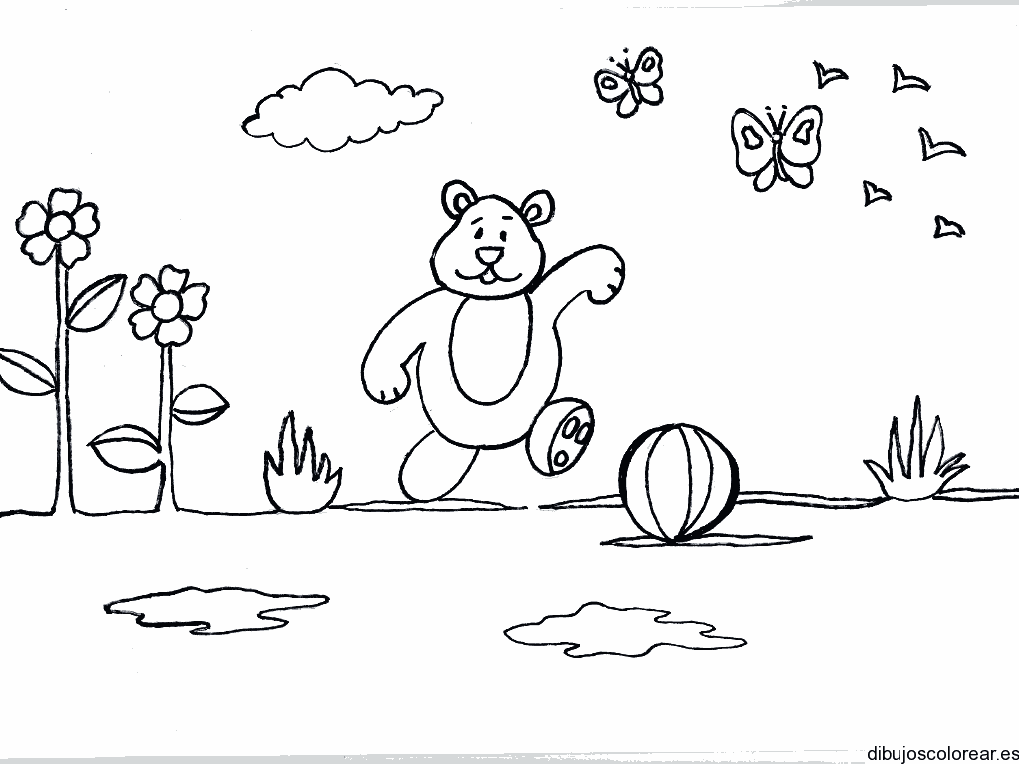 Un oso corriendo una pelota